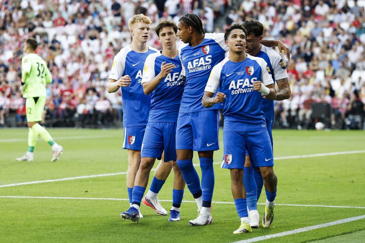 荷超杯阿尔克马尔4-0横扫埃因霍温,队史第二度捧杯