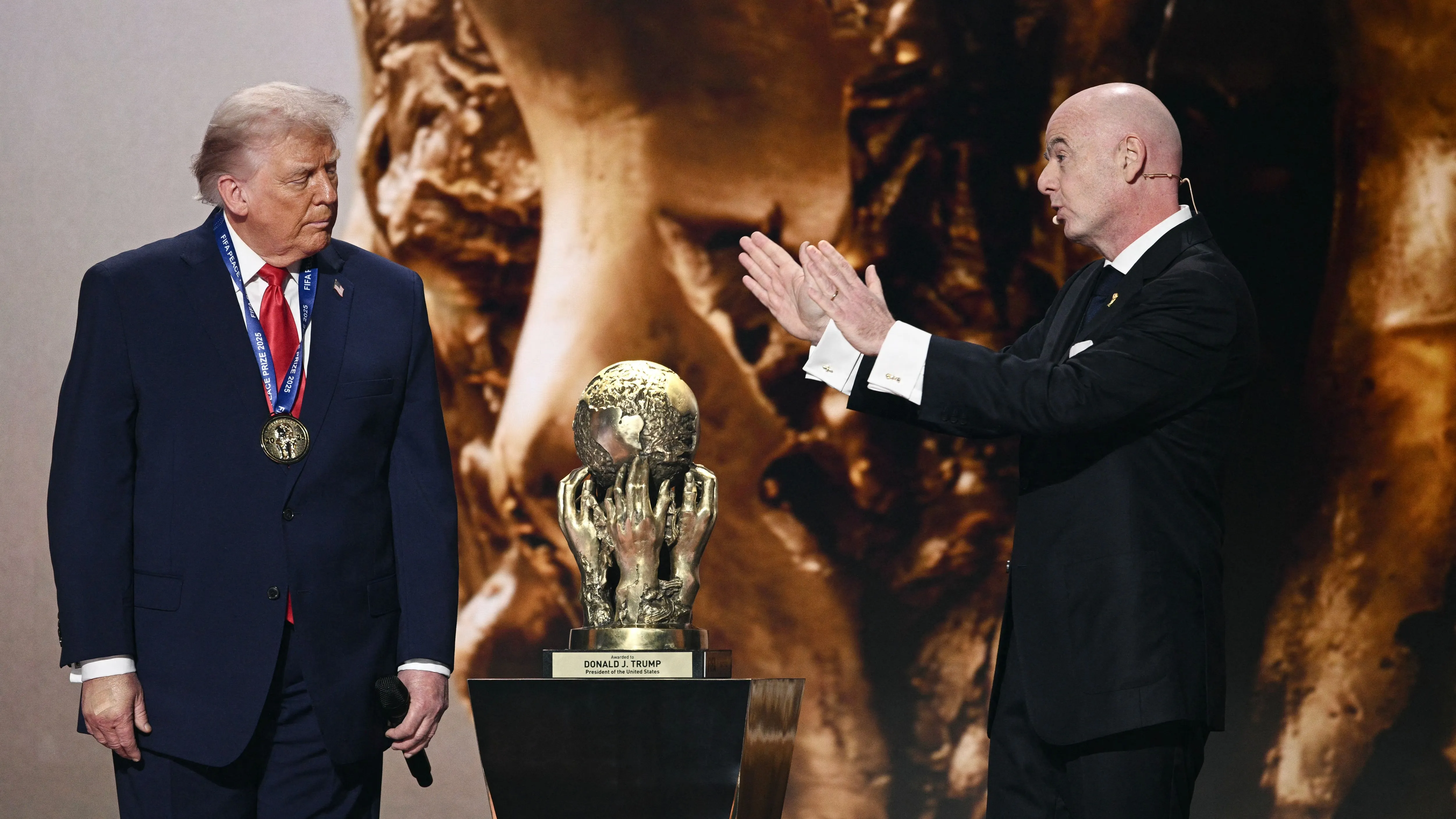 特朗普力挺因凡蒂诺,FIFA主席宝座保卫战全面打响
