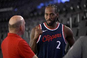 队记：快船尚未面临NBA调查质询 不排除小卡被禁赛/取消合同可能