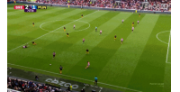 红点变黄点？专家：姆伯莫被拉倒应判红牌+点球！无法理解判罚