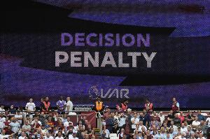 邮报：英国裁判机构向英超各队进行路演，展示VAR运作方式