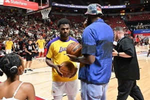 夸梅:布朗尼不像NBA球员&没篮没防守没身高 更适合做游戏主播