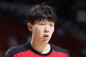 媒体人:开拓者没有给杨瀚森上线发牌的权限 小杨多做些挡拆快下