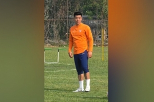 记者:冯伯元已回归青岛海牛,昨天下午参加了球队的训练课