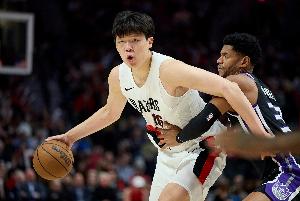 比卢普斯:杨瀚森很全面防守端站位更好 篮下保护非常出色