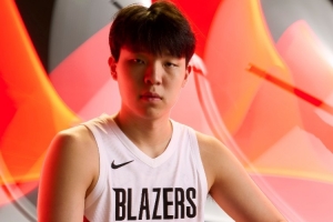 鲁媒:杨瀚森对于高强度比赛的适应程度越来越高 他没让球迷失望