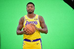 斯玛特:季前赛将打25分钟左右 没必要在热身阶段就耗尽所有油