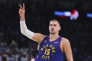 牛刀小试！约基奇10投7中高效砍下18分8板8助 正负值高达+24！