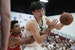 队记:个性、篮球技巧和庞大粉丝数使杨瀚森成为偶像只是时间问题