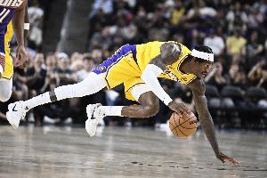 是文总！湖记：我对湖人第五名首发不是范德比尔特感到惊讶
