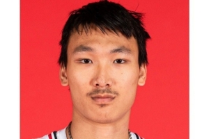 略显沧桑!媒体人晒淡厚然NCAA新赛季的媒体照
