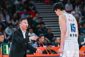鲁媒:刘维伟接到邀约启程前往美国 将现场见证弟子杨瀚森NBA首秀
