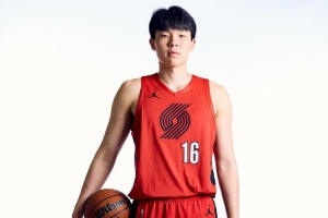 杨瀚森：父母和家人后续也会到现场支持 但不会是揭幕战场次