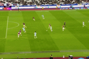 AWS中断导致英超半自动越位停用,小蜜蜂进球被划线取消