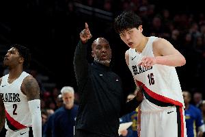 对杨瀚森来说这是不错的开始 强如姚明首秀也只打11分钟得0分2板
