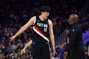 媒体人:主帅离开可能对板凳末端年轻人影响最大 小杨的路不平坦