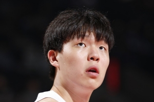 刘维伟:杨瀚森第二节是不是没准备好上场?有些打不动艾顿