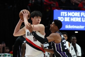 终于有高位策应！刘维伟：杨瀚森这次弧顶配合就是他在夏联的战术