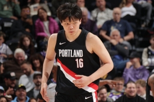 媒体人：罗威回归后杨瀚森看起来很难上场 去发展联盟锻炼也不差