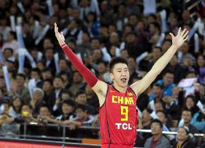 孙悦:洲际大赛能全攻全守5分钟就是体能好的了 要给小杨成长时间