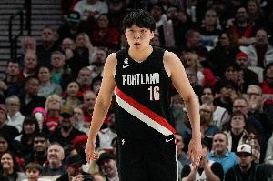 ?继续等待！杨瀚森上半场未获出场机会 NBA生涯首次！