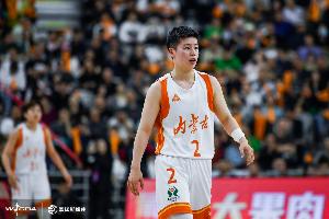 媒体人:内蒙古女篮与球员李缘因提前解约产生分歧 目前正在协商