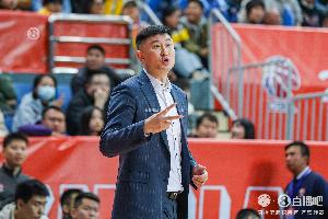 媒体人:广东全队配合还不够熟稔 球员们热衷单打 但有轮换优势