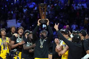 哈姆:NBA杯首冠属于湖人这无法被抹去 詹姆斯举杯时眼睛都放光了