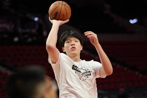 翻译：杨瀚森体重涨了但体脂和试训时一样 教练说保持住就行