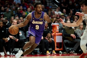 抓住伤病潮机遇!布朗尼临危受命 雷迪克称赞其心态上的进步