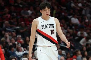 开拓者4中锋三分：杨瀚森3中0 克林根25中6 罗威2中1 里斯17中10
