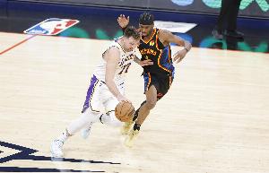 东契奇大战亚历山大！ESPN预测胜率：湖人21.9% 雷霆78.1%