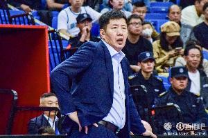丁伟:40多岁时我执教水平太差 指挥不了JR·史密斯这种大腕