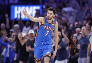 打得不错！霍姆格伦20中10&三分4中2拿到25分 另有8板2助1帽