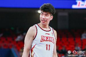 余嘉豪谈隔扣胡金秋:释放了压力 下意识看了他一眼 没不尊重秋哥