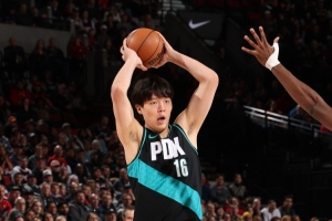 媒体人:小杨和赛季初相比换了个人 蜕变需尊重体育规律 慢慢等吧