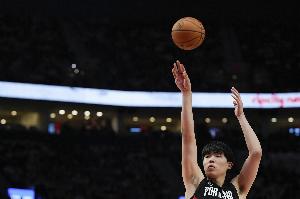 半场4分1板1助！媒体人：杨瀚森比赛感觉好些了 他别急咱也都别急