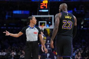 雷迪克：詹姆斯打出了应有的状态 他的传球非常好 不会勉强硬打