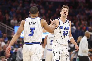 NBA彩经:魔术击沉快船 国王擒下灰熊 76人力克雄鹿 马刺难敌老鹰