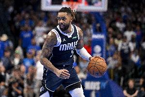 突然发力！拉塞尔连得7分 独行侠追到3分打停尼克斯