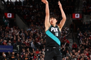 媒体人:小杨没到跟克林根竞争的环节 现在目标是成为合格NBA球员