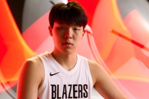 媒体人:杨瀚森的进攻能力&传球达到NBA标准 最大问题是防守脚步