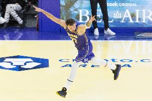 铆足了劲！东契奇打满首节6中4拿到10分1板3助