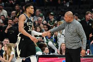 太不容易了！雄鹿结束7连败 本场前已经跌到东部第11位