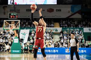 媒体人:锋线被韩国吊打 空有好身体却没技术 还吹CBA前锋盛世?