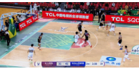 身手全能！摩尔半场11中5拿到14分4板5助 三分5中3