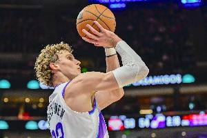 打的很稳！马尔卡宁18中11砍下全场最高30分外加8板1助
