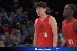 ?‍♂️补防波普裁判响哨！杨瀚森领到个人第4犯再次被换下场