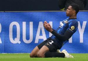 记者：邓弗里斯脚踝仍感到疼痛，可能明年才会复出