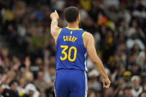 训练后有些跛行？库里：腿部已基本活动自如 疼痛&耐受力仍是问题